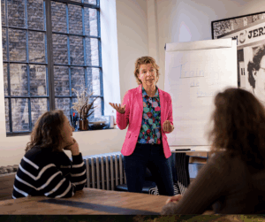 Een training die blijft hangen, begint niet bij de inhoud. Maar bij structuur. Blog Toolsvandecoach